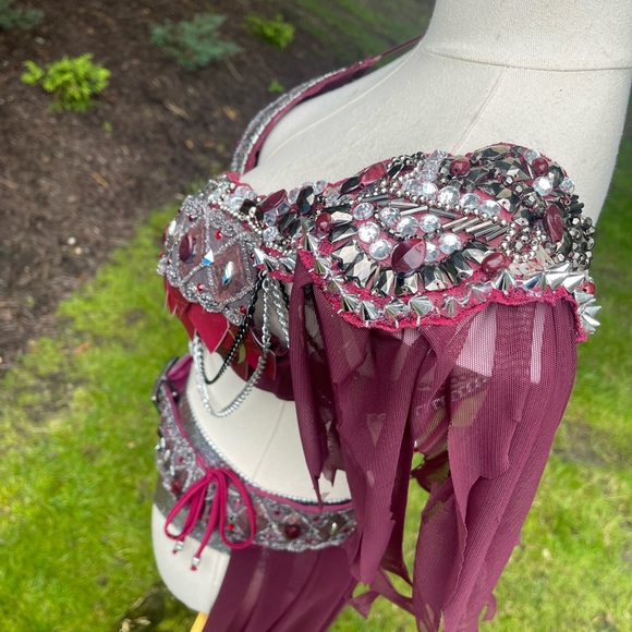 Burgundy and Silver War Torn Dragon Slayer Warrior Cosplay Costume - Picture 4 of 7